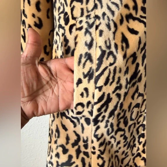 Leopard print coat skirt set, belted coat pocket side,slit skirt, plush print. - Picture 6 of 10